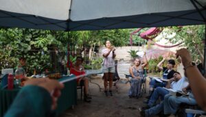 Mujeres participan en reunión colaborativa RIVA Incide